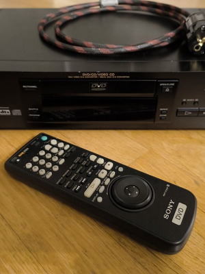 Sony DVP-S725D DVD/CD Player like new, audiophile grade