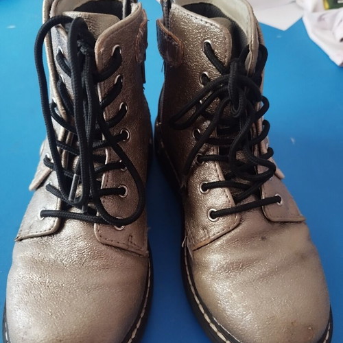 Lelli Kelly boots size 32 used, gold color