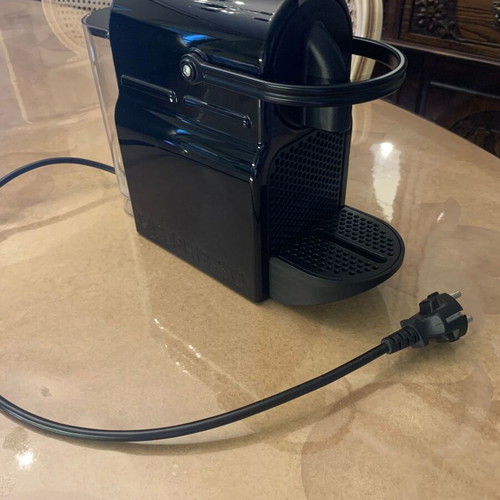 Nespresso Delonghi кафе машина с Aeroccino черен като нов