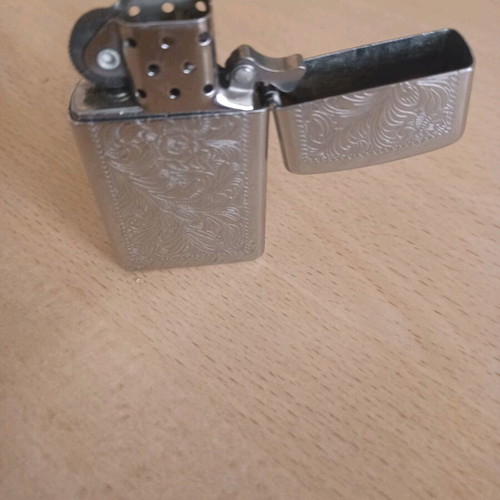 Zippo collectible lighters like new, pack of 2