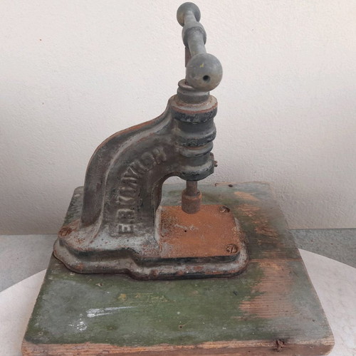 Collectible press used, functional in very good condition
