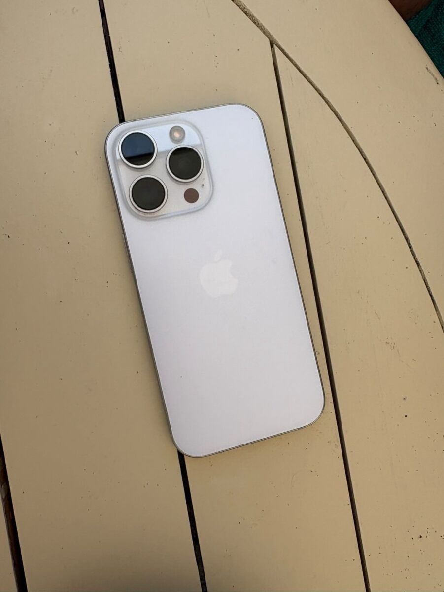iPhone 16 Pro like new, 256GB, white,… - € 750,00 - Vendora.cy