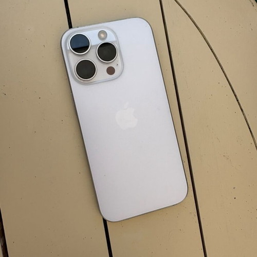 iPhone 16 Pro like new, 256GB, white, with three cases