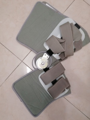 Functional knee thigh brace used, one size