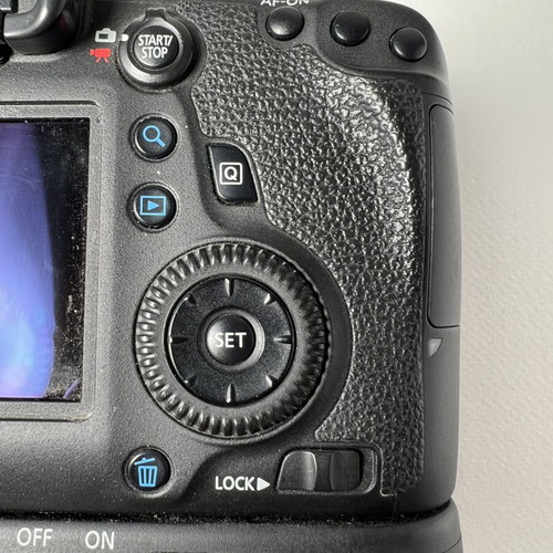 Canon EOS 6D Full Frame DSLR with Battery Grip used
