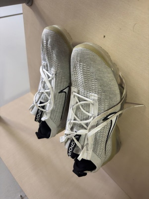Nike VaporMax athletic shoes used, size 45, white and grey