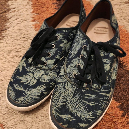 Pull&Bear canvas shoes like new, tropical pattern blue and beige
