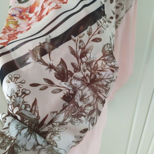 Long skirt used with floral pattern and elastic waistband