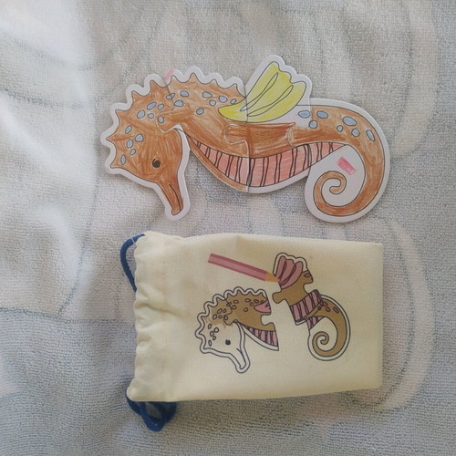 Seahorse puzzle used with carrying pouch, 4 pieces