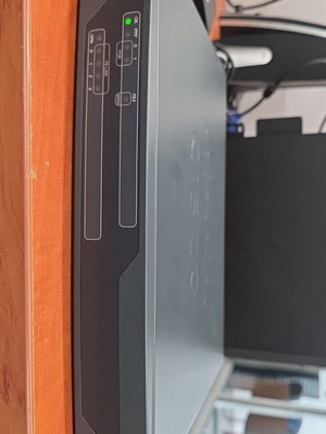 Cisco C881-K9 V01 Integrated Services Router употребяван с оригинален захранващ адаптер