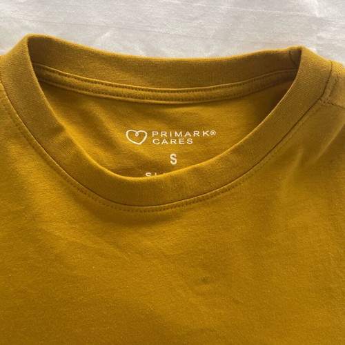 T shirt yellow/mustard like new, size S