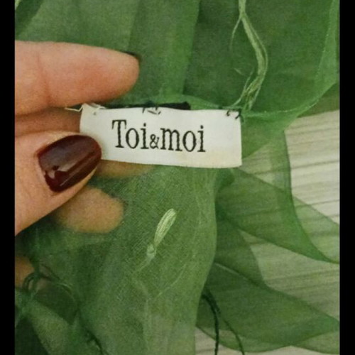 Toi&Moi scarf green like new with tassels