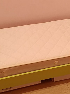 Baby mattress like new with spring and coir, includes Winnie bed and drawer