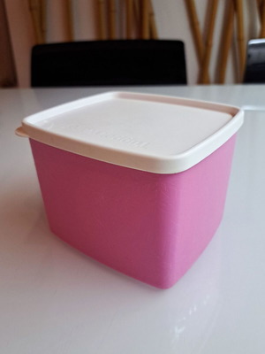 Tupperware Freezer - Safe 800ml like new, pink