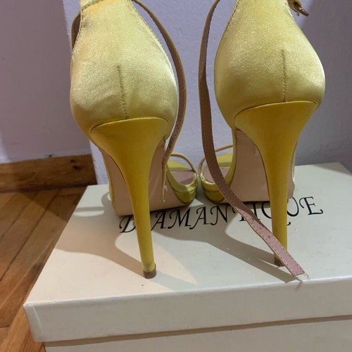 Bozikis stiletto sandals like new, size 37, yellow