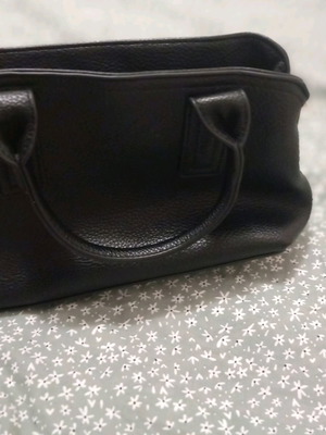 Τσάντα χειρός Stradivarius μαύρη σχεδόν καινούργια