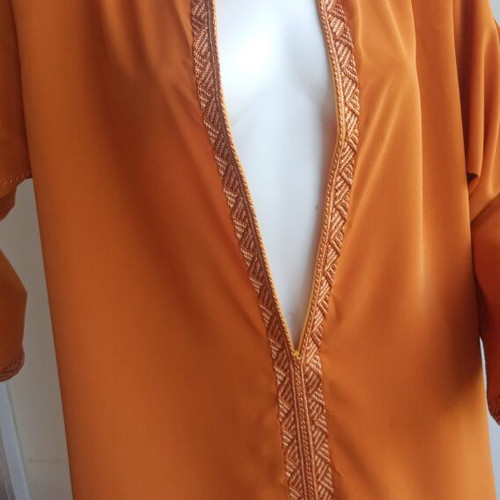 Kaftan vintage with hood and embroidery, like new