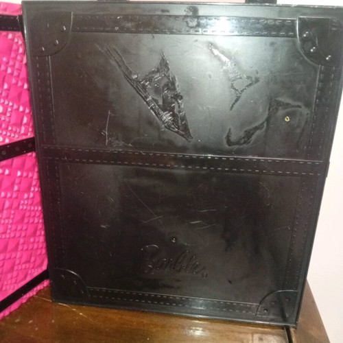 Barbie 2011 Mattel wardrobe used 31x29 cm