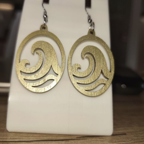 Wooden summer earrings with wave design gold tone