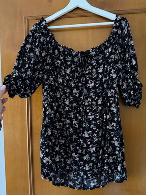Sun Rose floral blouse with off shoulder, like new, size L
