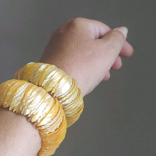 Mother-of-pearl bracelet used, 1980s vintage
