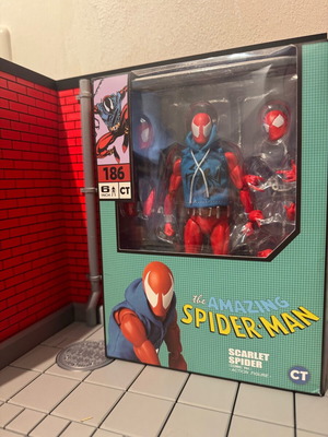 CT Toys 186 Scarlet Spider action figure like new