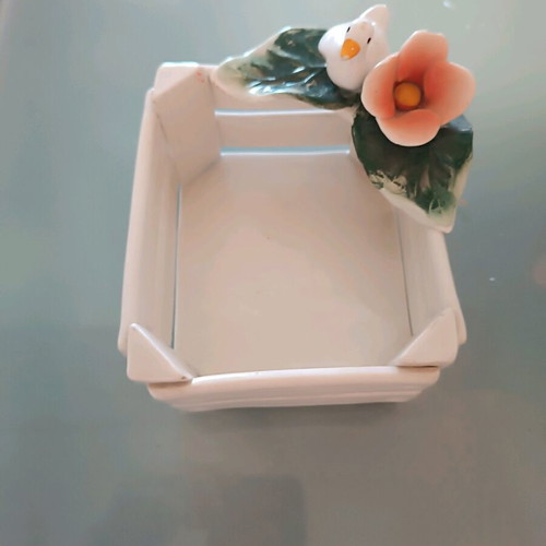 Decorative basket like new