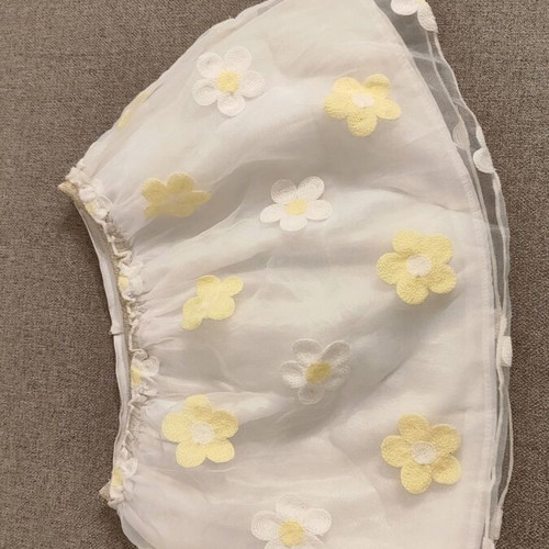 Girls' tulle skirt like new, mini with floral details