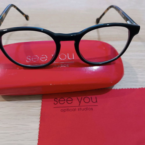 Escape Eyewear myopia glasses like new with case and cleaning cloth