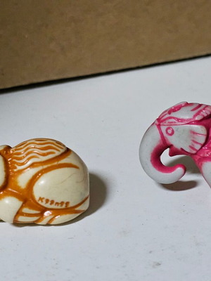 Kinder figurines used, set of 2 collectible