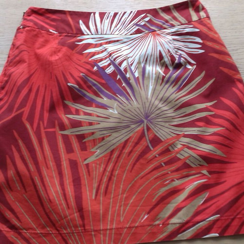 Gap women's skirt like new, size M, red, colorful
