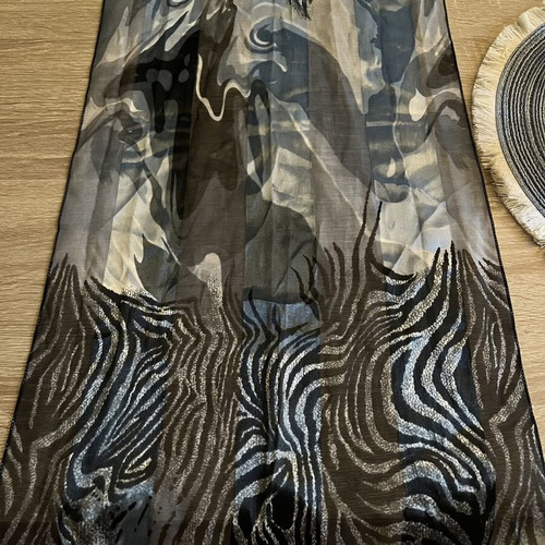 Scarf with zebra pattern multicolor, like new, Doca