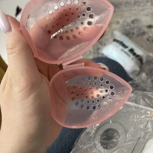 Beauty blender case pink plastic with ventilation holes