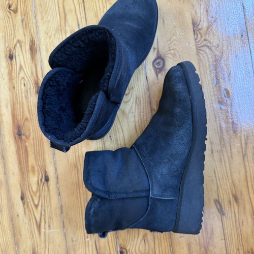 Ugg Australia boots used, slim elegant version, black