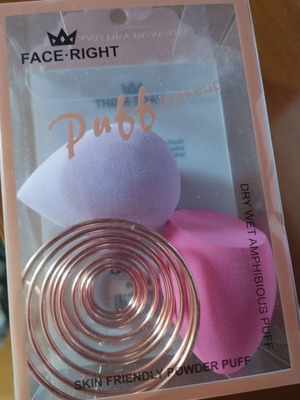 Beauty blender in excellent condition, never used
