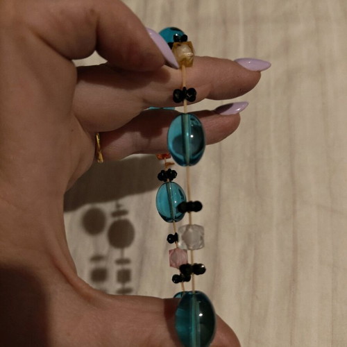 Bracelet with blue stones like new, elastic