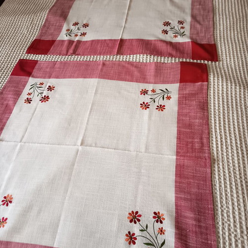 Vintage linen tablecloth set 2 pieces 85x85 cm like new