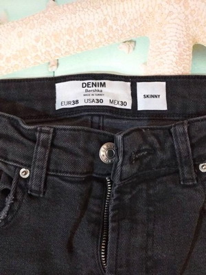 Παντελόνι Bershka Skinny σαν καινούργιο, μέγεθος S/M, μαύρο