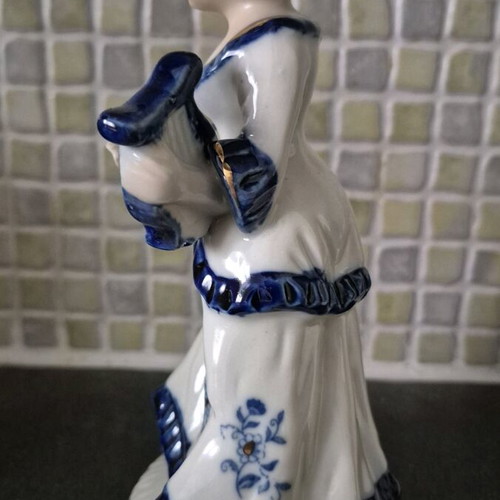Porcelain decorative item like new, 20 cm