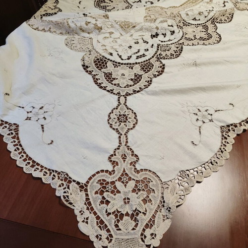 Handmade tablecloth 220x230 like new, beige