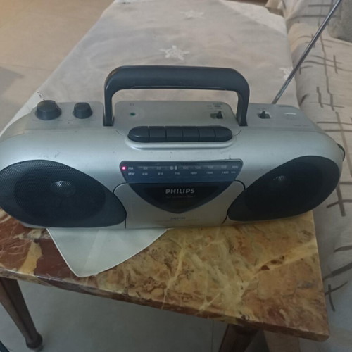 Philips AQ5150 cassette player used, radio works, cassette needs repair