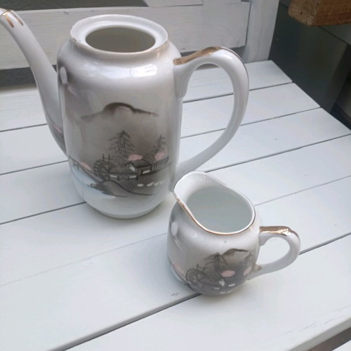 Antique teapot and milk jug like new 1960