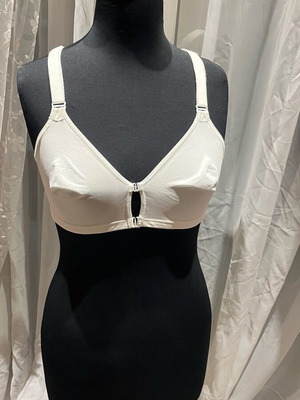 Triumph Triaction Fitness F sports bra like new, white