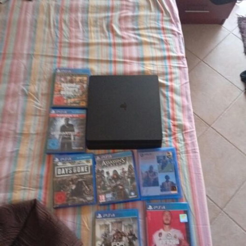 PlayStation 4 Slim console with 7 games and controller