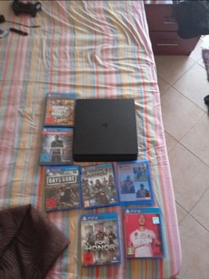 PlayStation 4 Slim console with 7 games and controller
