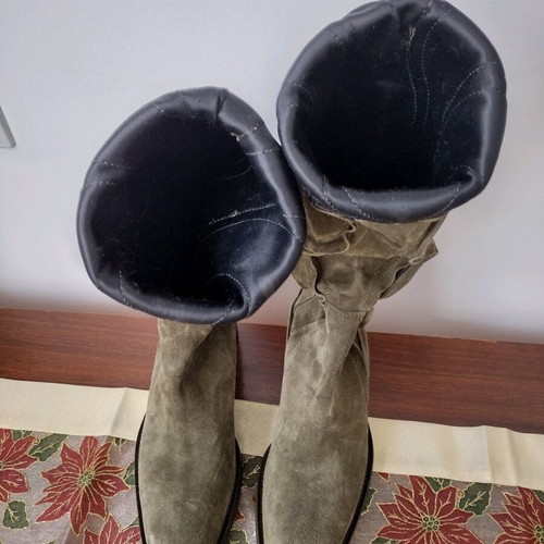 Suede boots like new, elastic type, olive color, size 36-37