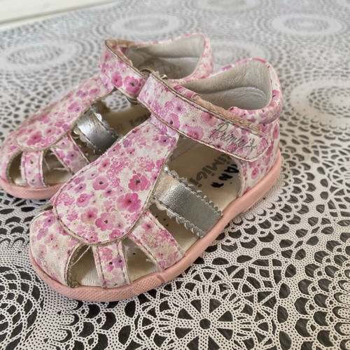 Children's sandals used for summer, size 20, first steps