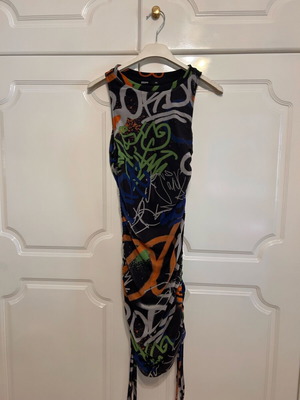 Dress XS with ruching graffiti style like new, multicolor