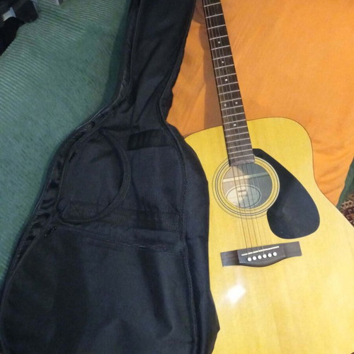 Yamaha FX310 electro-acoustic guitar like new