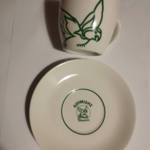 Loumides set of 8 cups with 8 saucers like new